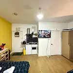 Spacious 2Beds Flat In London