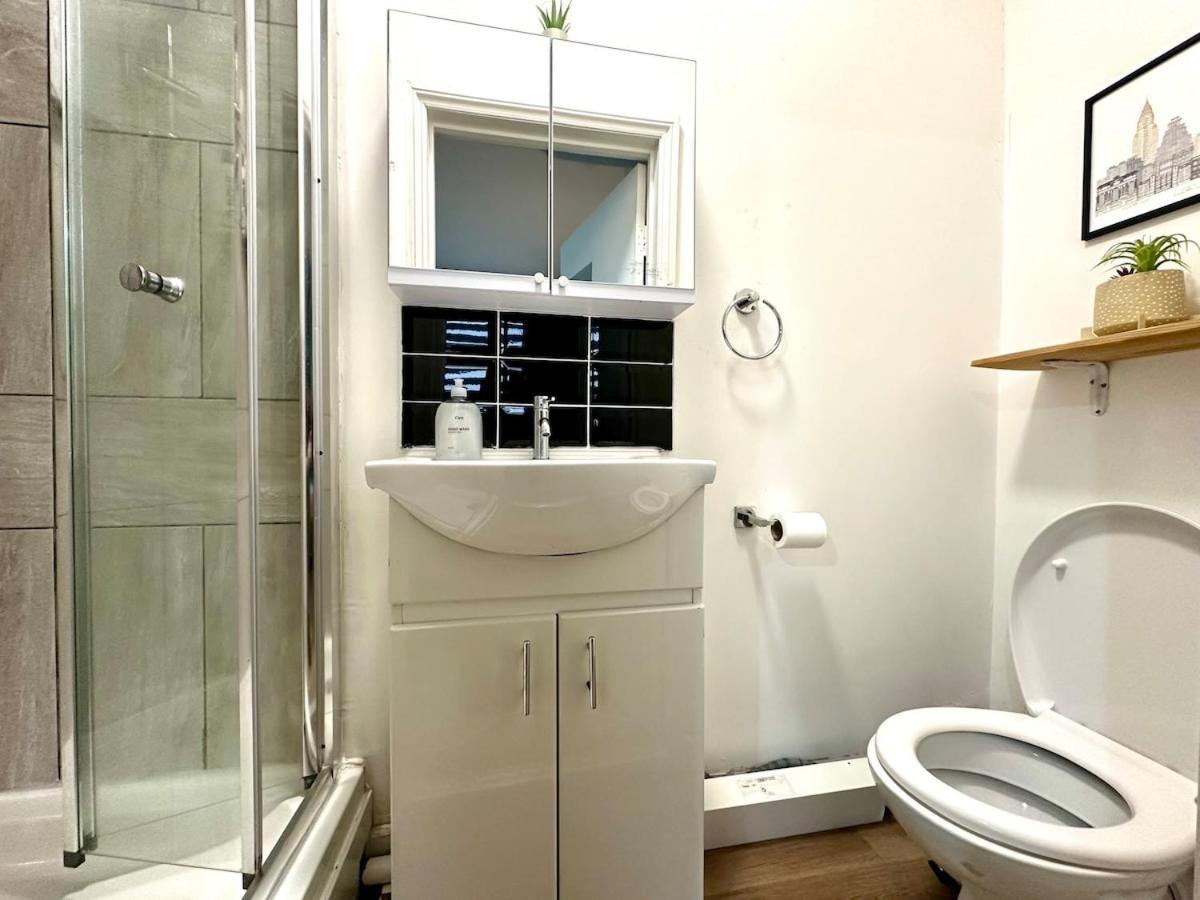 Spacious 2beds Flat In *