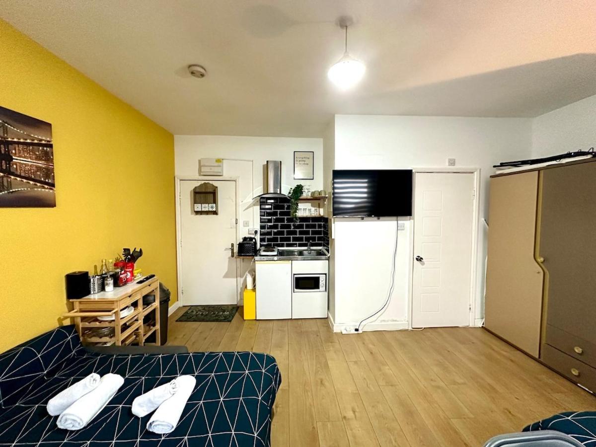 Spacious 2beds Flat In